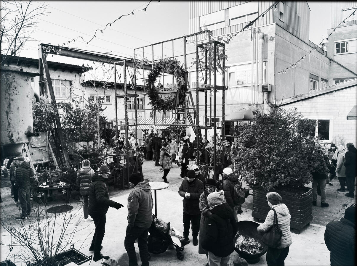 Crowds at the Walzhalle on day 1 Crowds at the Walzhalle on day 1
